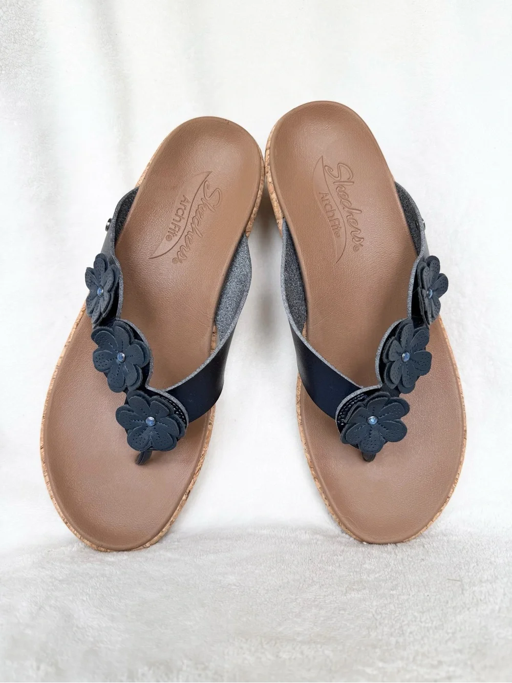 Skechers Women's Cali Arch Fit Beverlee Floral Thong Sandals Navy Size 9